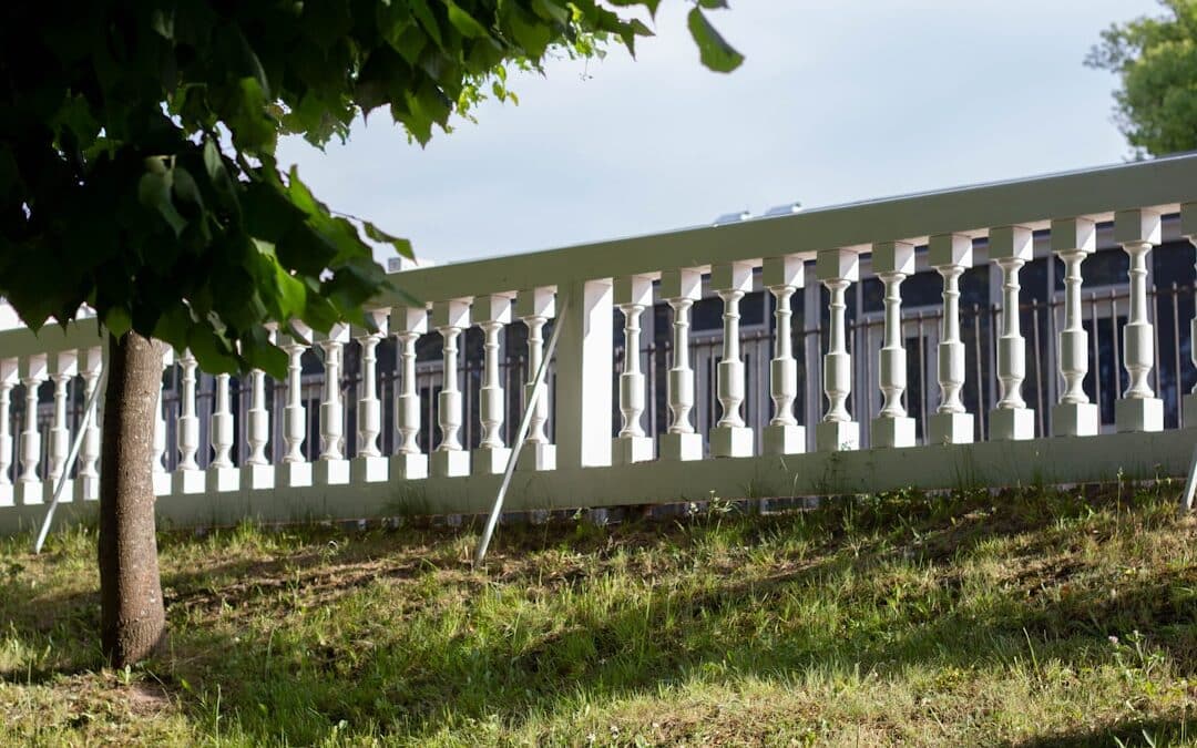 Top 5 Vinyl Fence Cleaning Tips for Detroit Homeowners