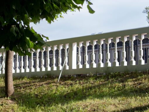 Top 5 Vinyl Fence Cleaning Tips for Detroit Homeowners Top 5 Vinyl Fence Cleaning Tips for Detroit Homeowners
