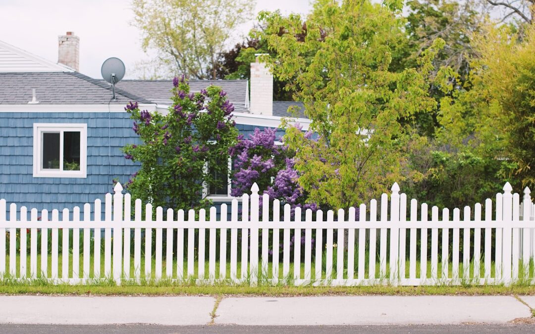 Why Does My Vinyl Fence Turn Yellow and How to Fix It?