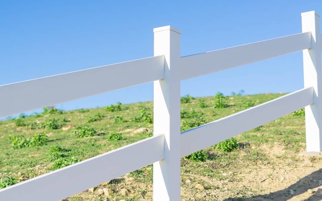 What is the Ideal Maintenance Routine for Vinyl Fences?